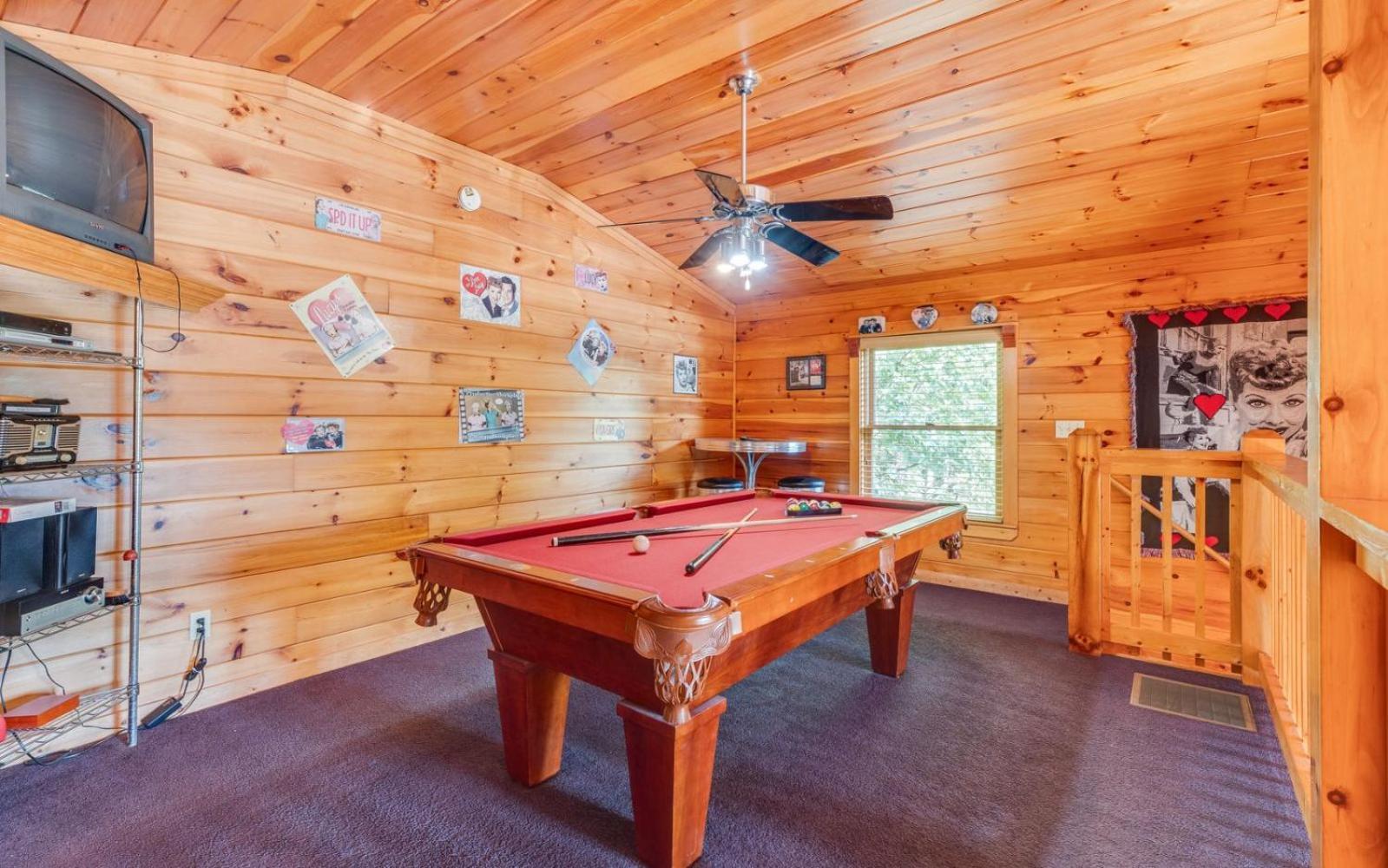 Hugs N Kisses Pool Table Hot Tub Pool Table Community Pool Close To Downtown גטלינבורג מראה חיצוני תמונה