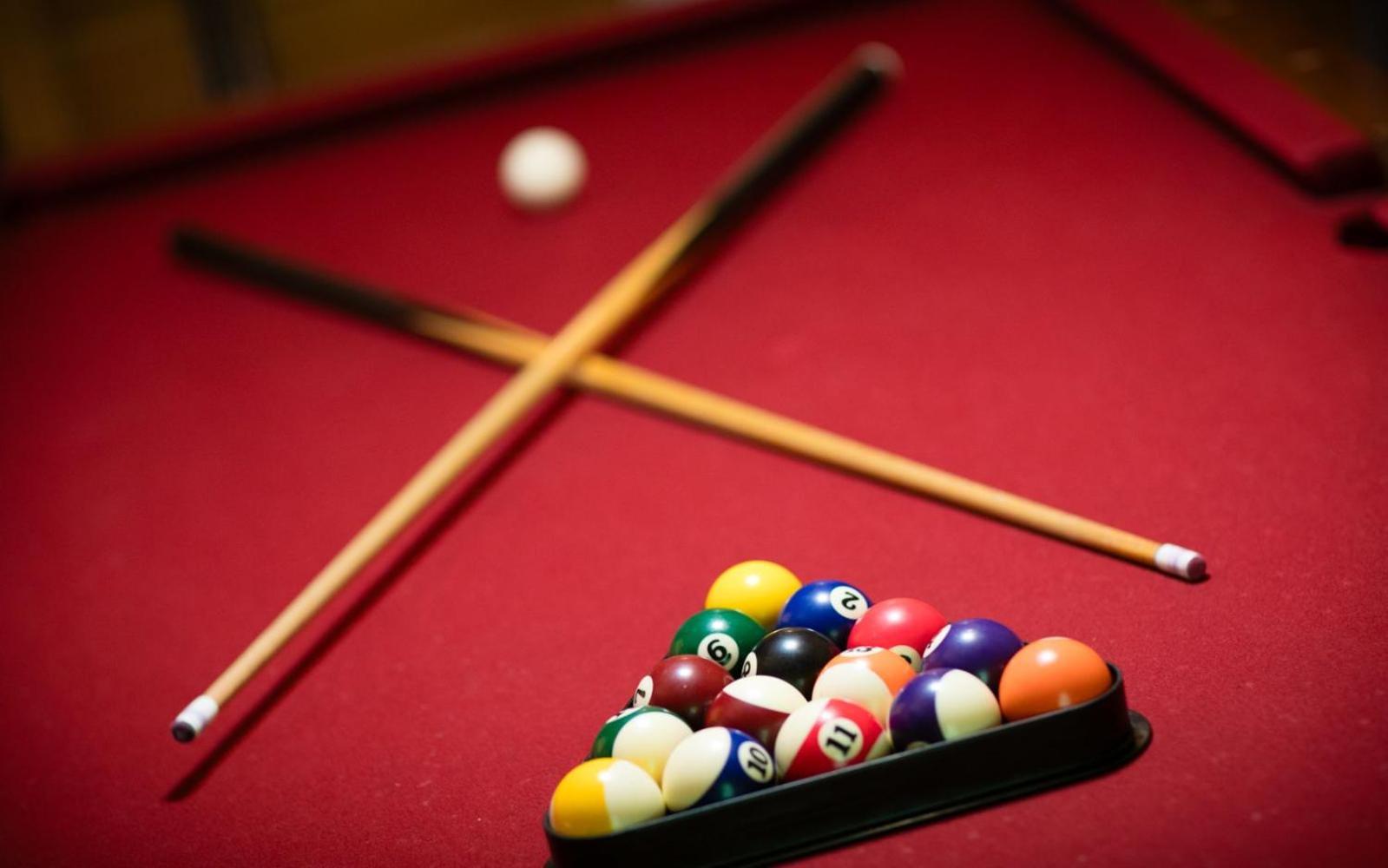 Hugs N Kisses Pool Table Hot Tub Pool Table Community Pool Close To Downtown גטלינבורג מראה חיצוני תמונה